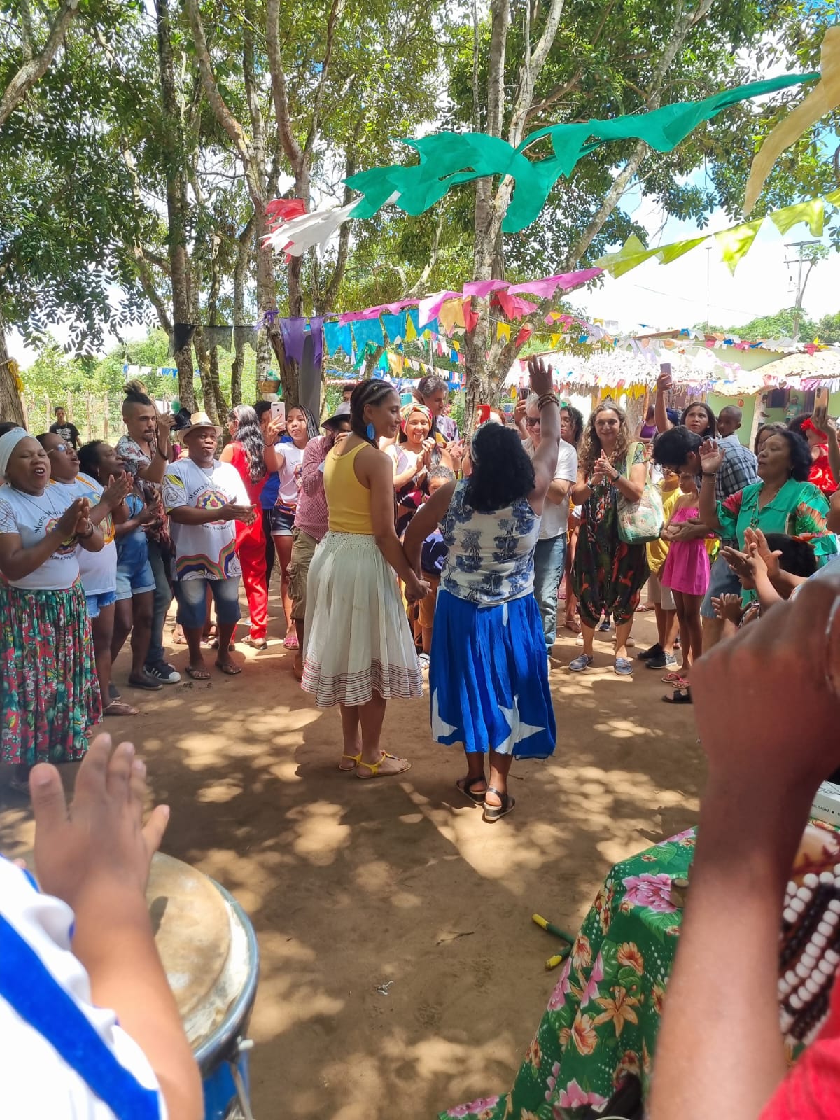 Bienal do Livro promove encontro da atriz Camila Pitanga com a Mestra Maria de Tiê