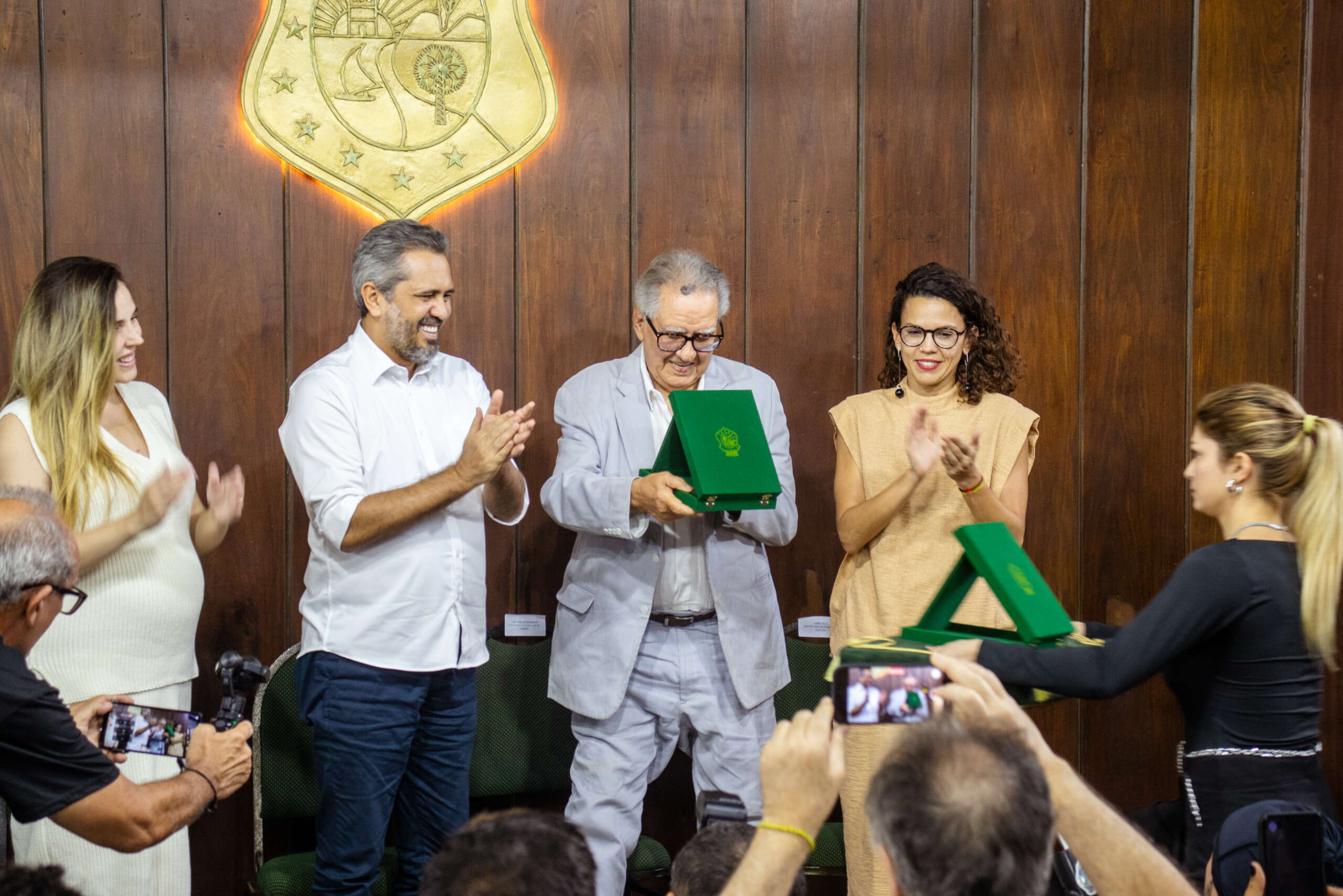 Governo do Ceará homenageia Luiz Carlos Barreto e anuncia criação de Grupo de Trabalho sobre o programa Ceará Filmes