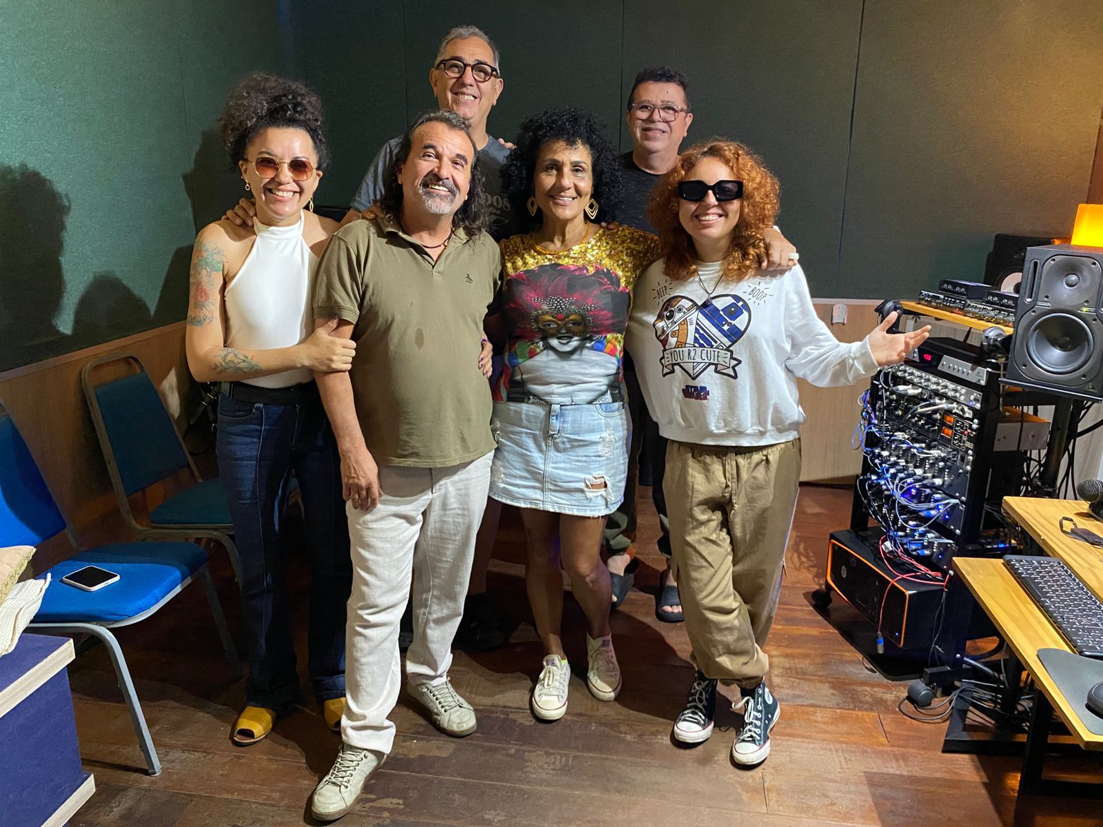 Cantoras interpretam Pingo de Fortaleza no Cine São Luiz