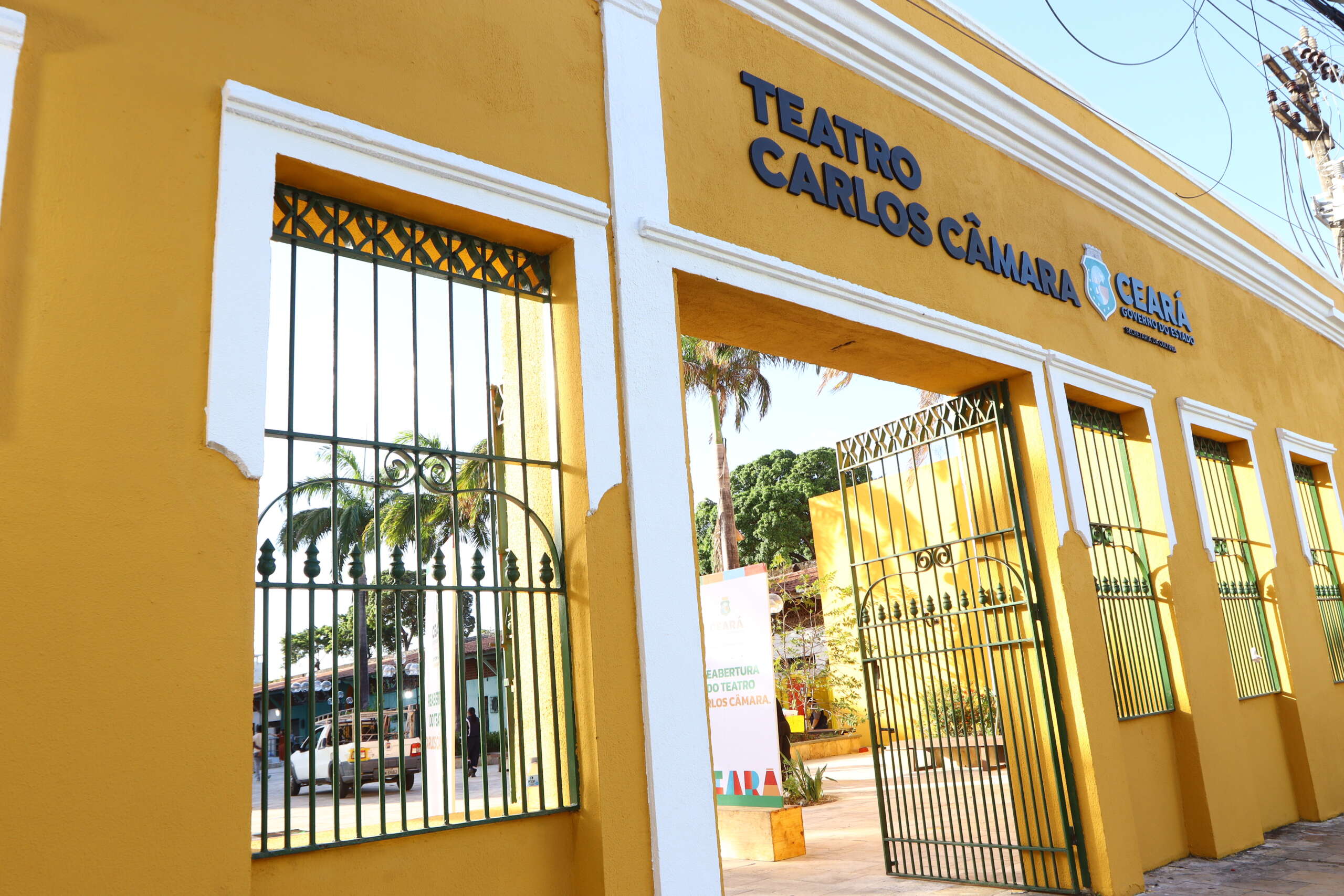 No Dia Nacional da Cultura, Governo do Ceará reabre Teatro Carlos Câmara revitalizado